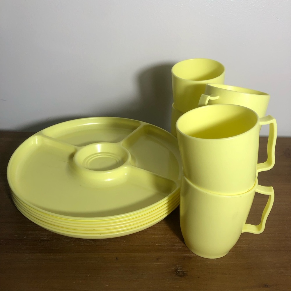 Vintage Hawkeye Melamine Wear 12 pc picnic Set